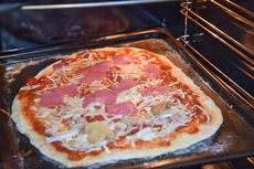 Gemeinde dankt den Sternsingern mit einem Pizzabacken 